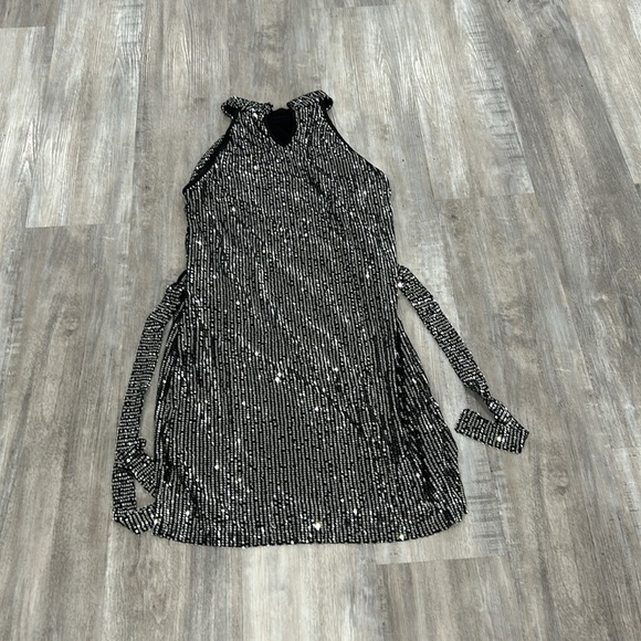 SHEIN DRESS - Picture 4 of 5